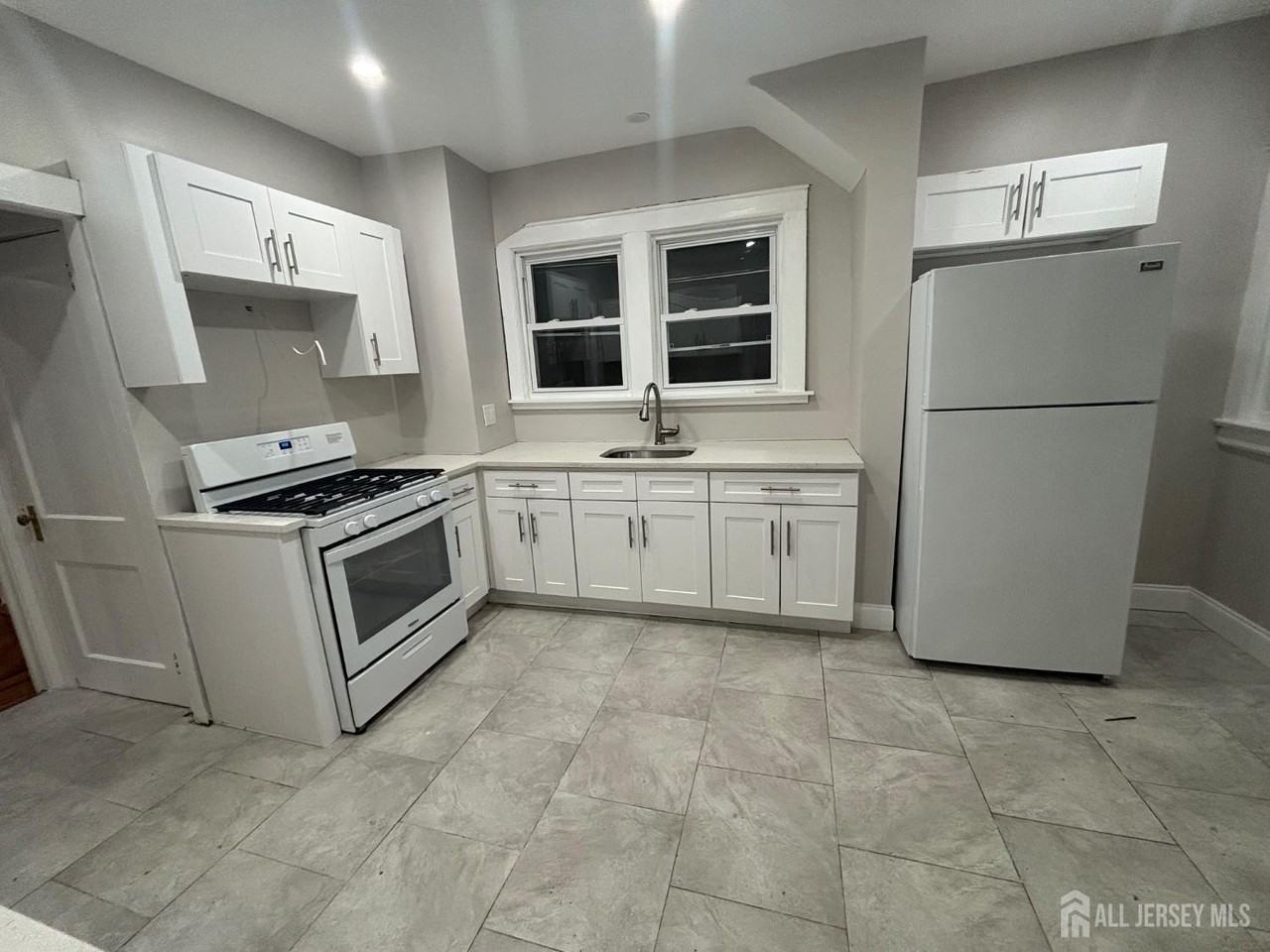 259 Williamson Ave - Photo 3 of 11