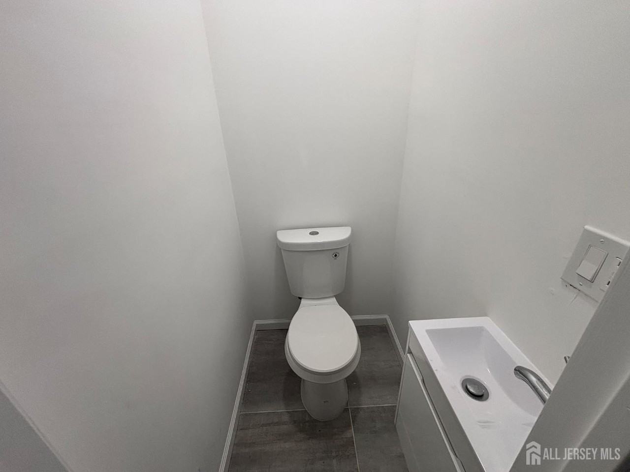 259 Williamson Ave - Photo 4 of 11