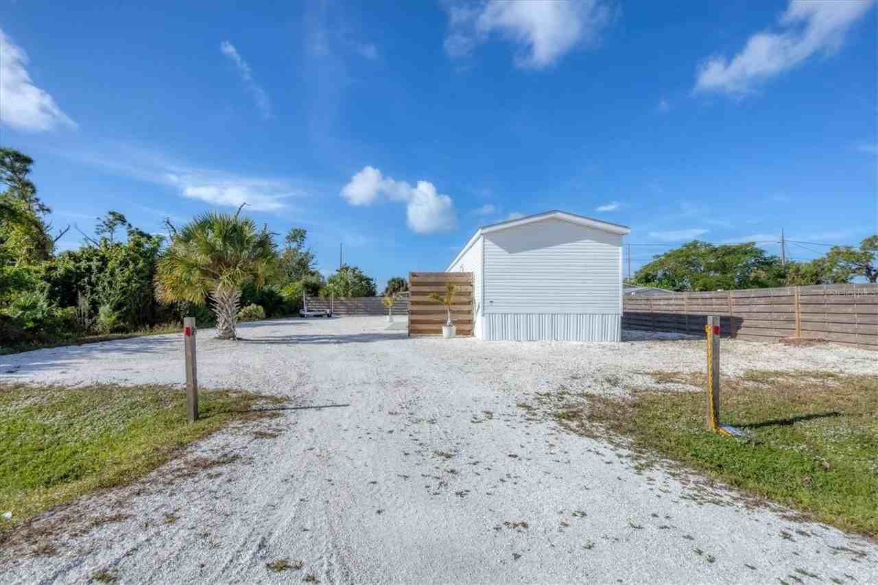 3230 Smith Street - Photo 2 of 33