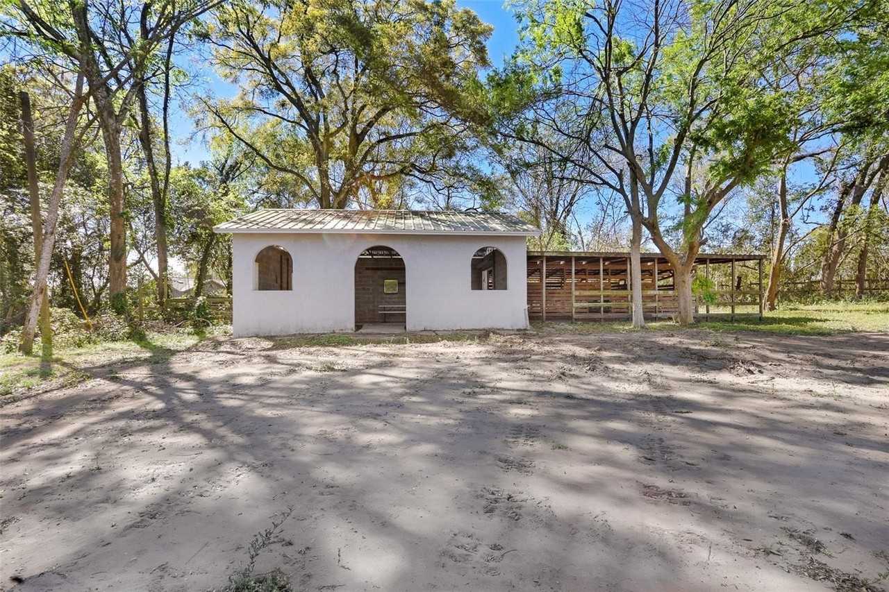 2830 Se 31st St - Photo 3 of 23