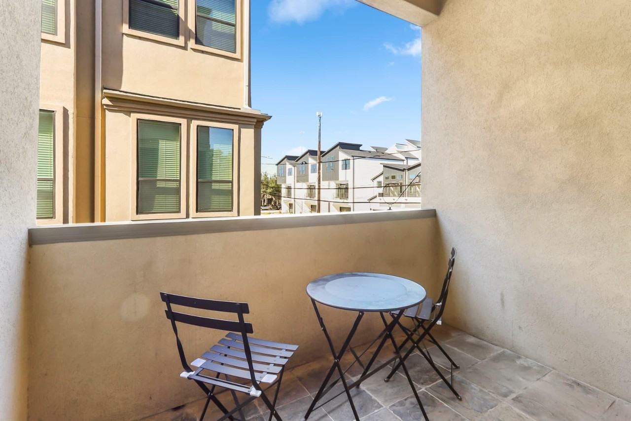 Holman St - Photo 2 of 10