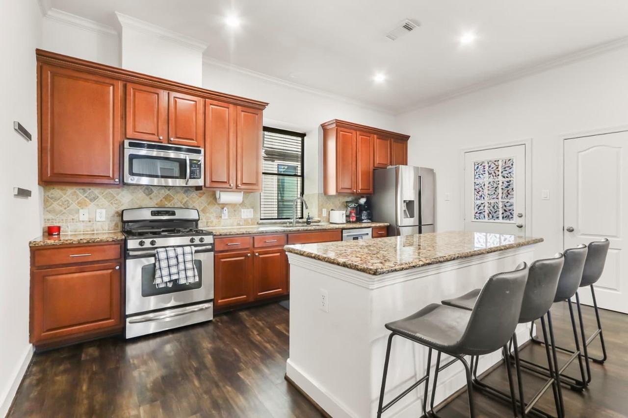 Holman St - Photo 3 of 10