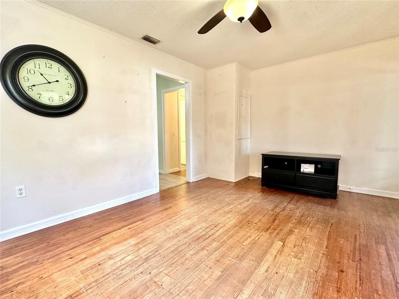 916 W Wisconsin Ave - Photo 4 of 16