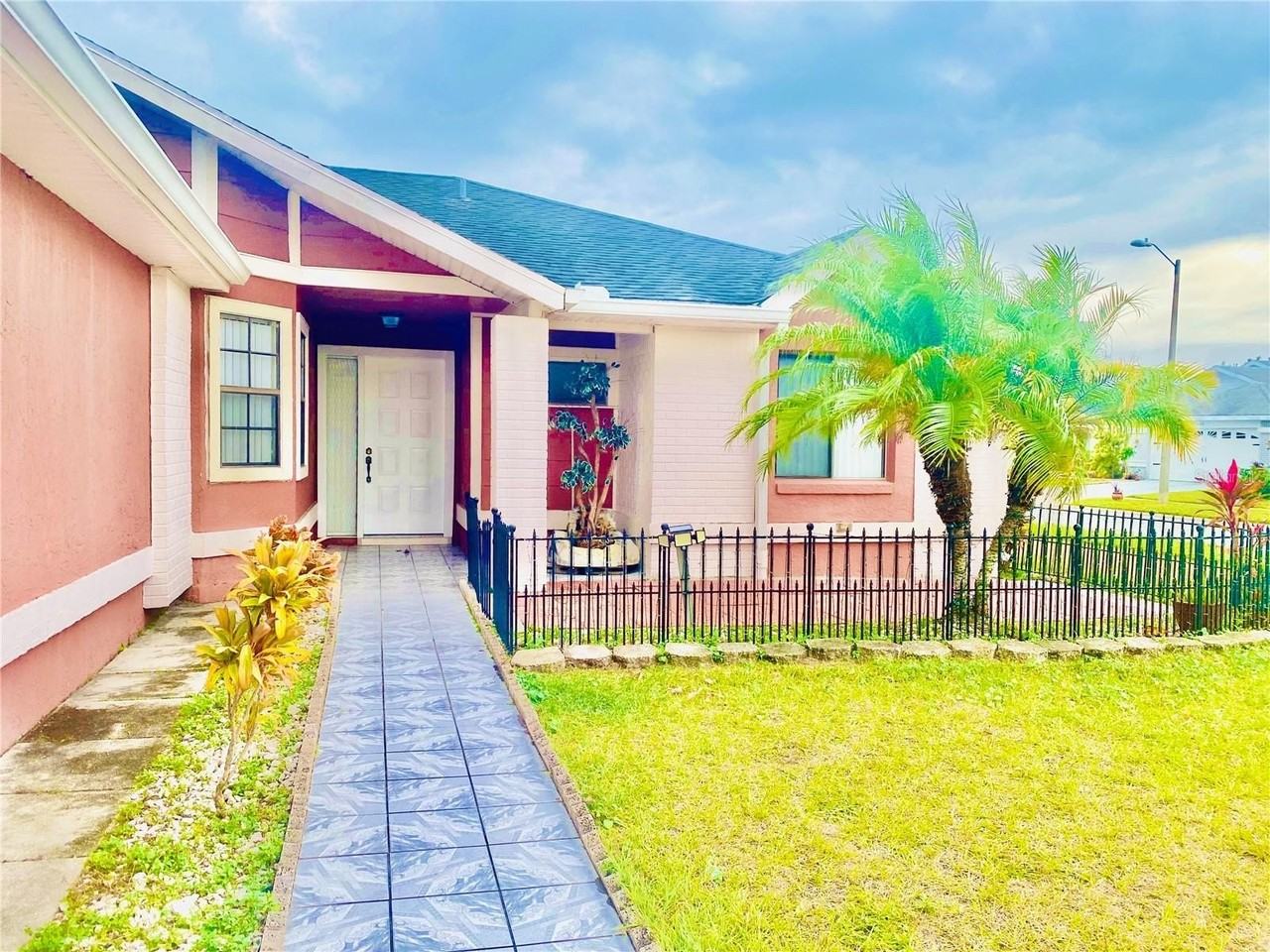 378 Chicago Woods Circle - Photo 2 of 24