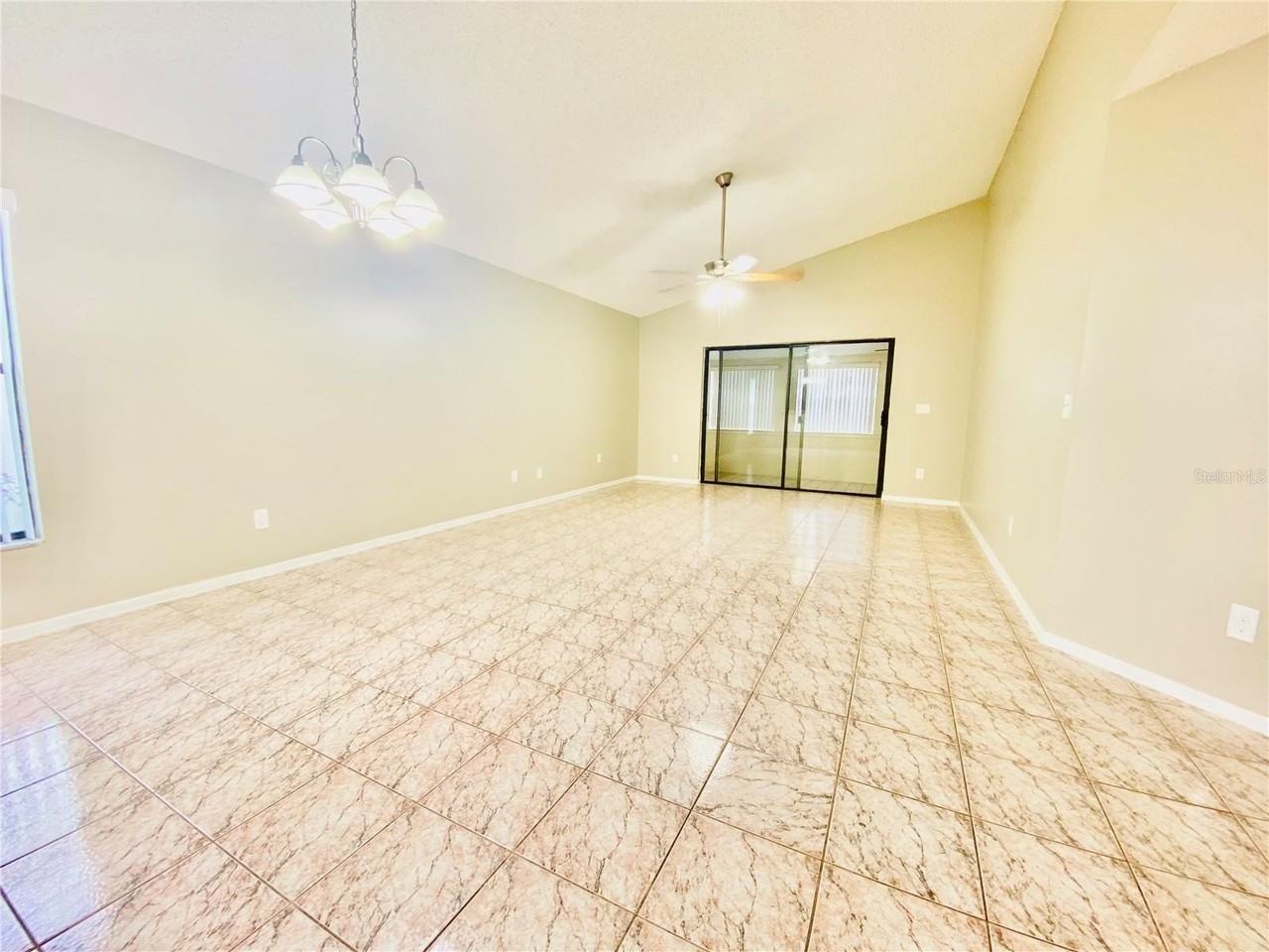 378 Chicago Woods Circle - Photo 4 of 24