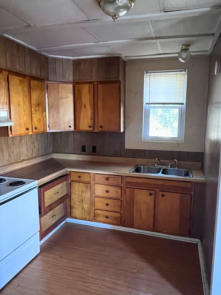 621 North Cherry Street #B - Photo 3 of 10