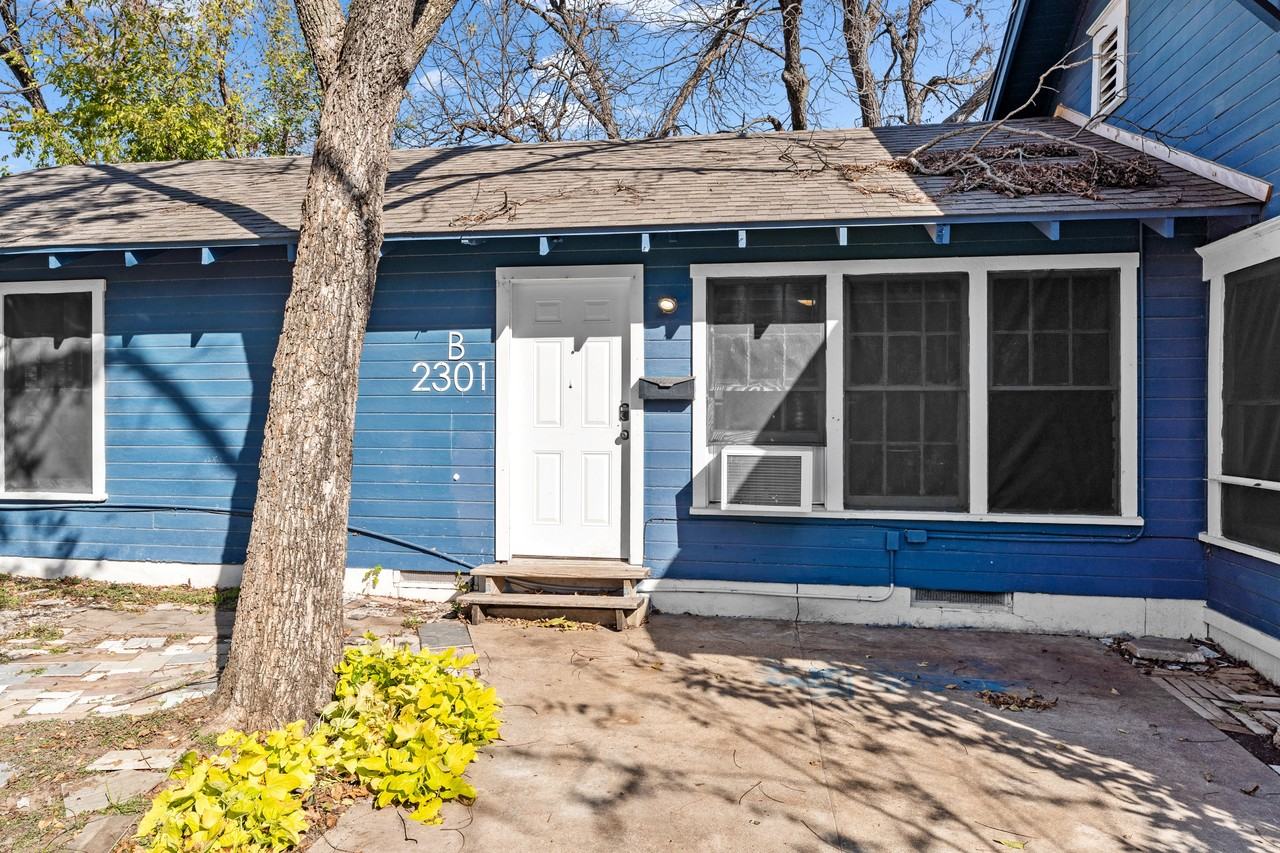 2301 N 16th St #1 - Photo 2 of 9