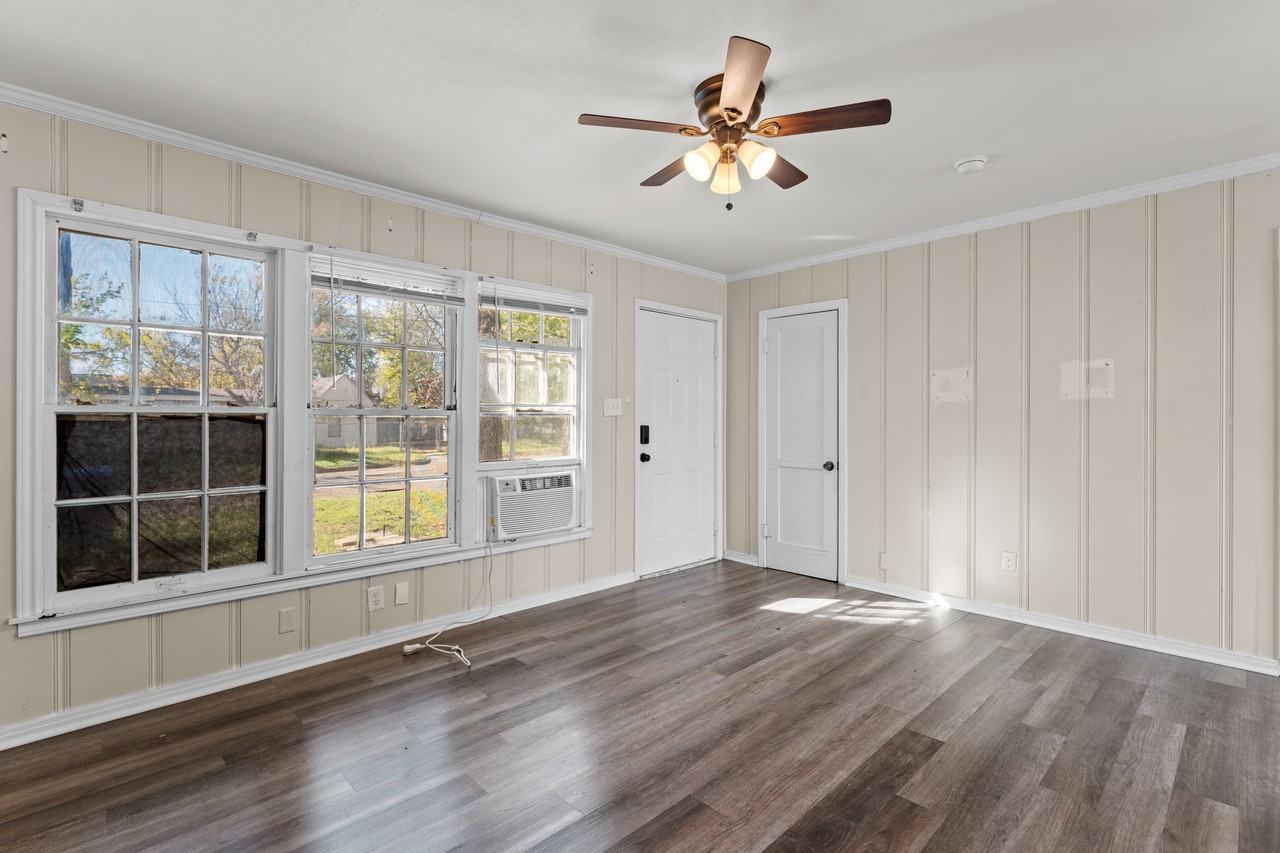 2301 N 16th St #1 - Photo 3 of 9