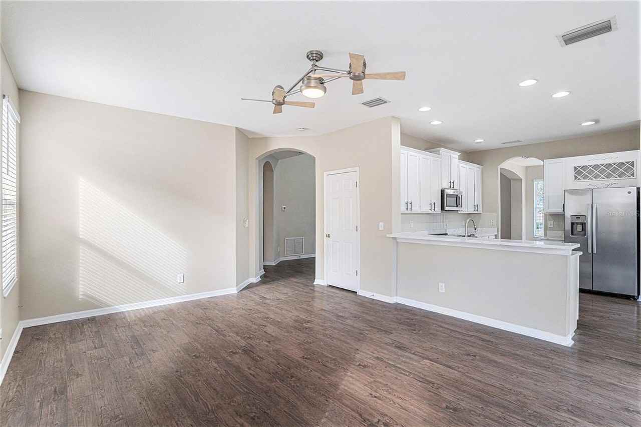 8602 Sandy Plains Dr - Photo 7 of 28