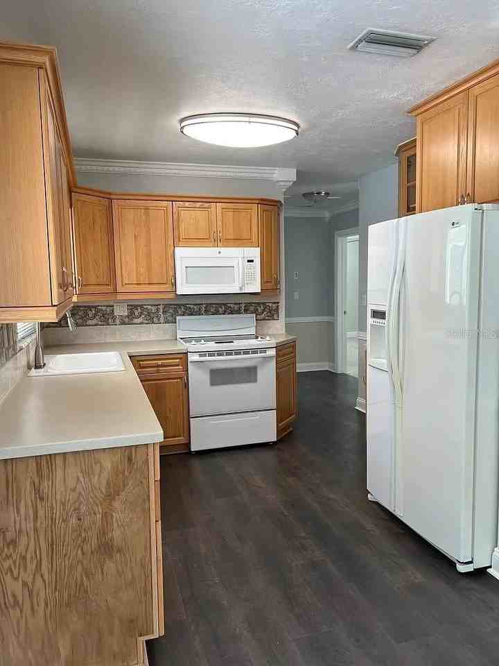 6690 17th St N - Photo 6 of 22