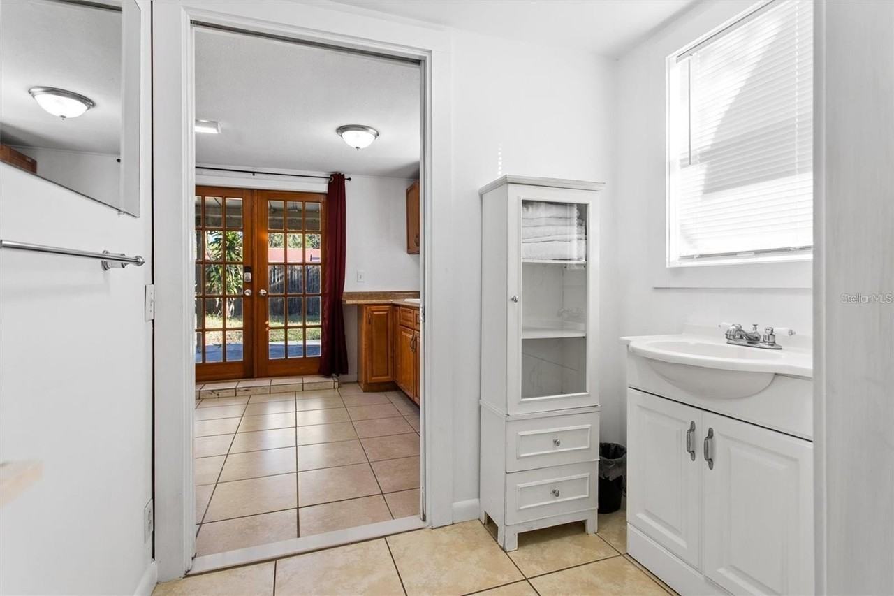 904 Lakeview Rd #B - Photo 6 of 19