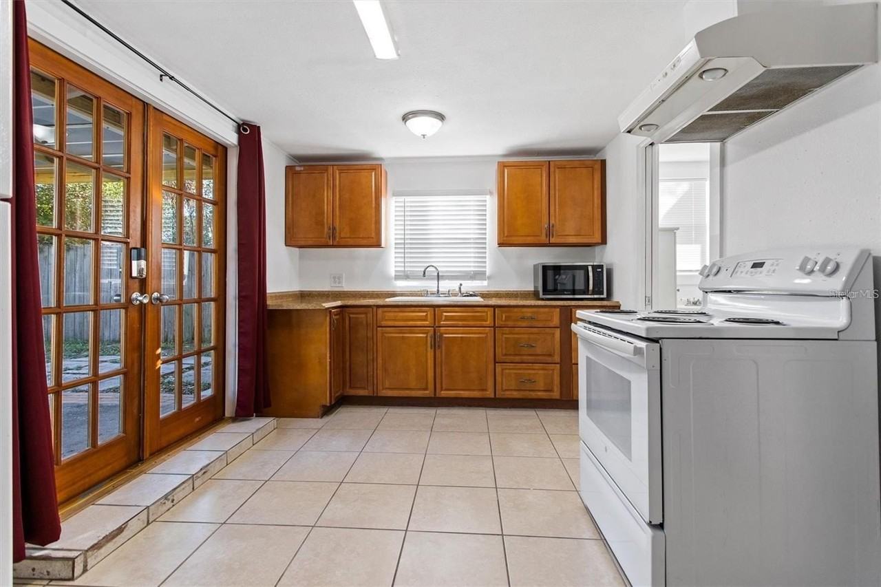 904 Lakeview Rd #B - Photo 7 of 19