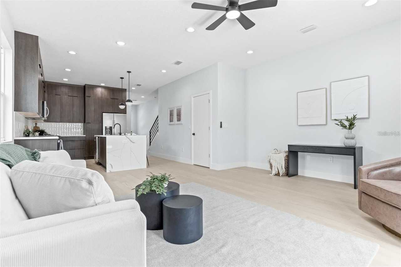 2512 West Chestnut Street - Photo 3 of 11