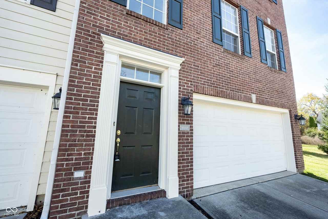 9009 Mercer Drive - Photo 3 of 50