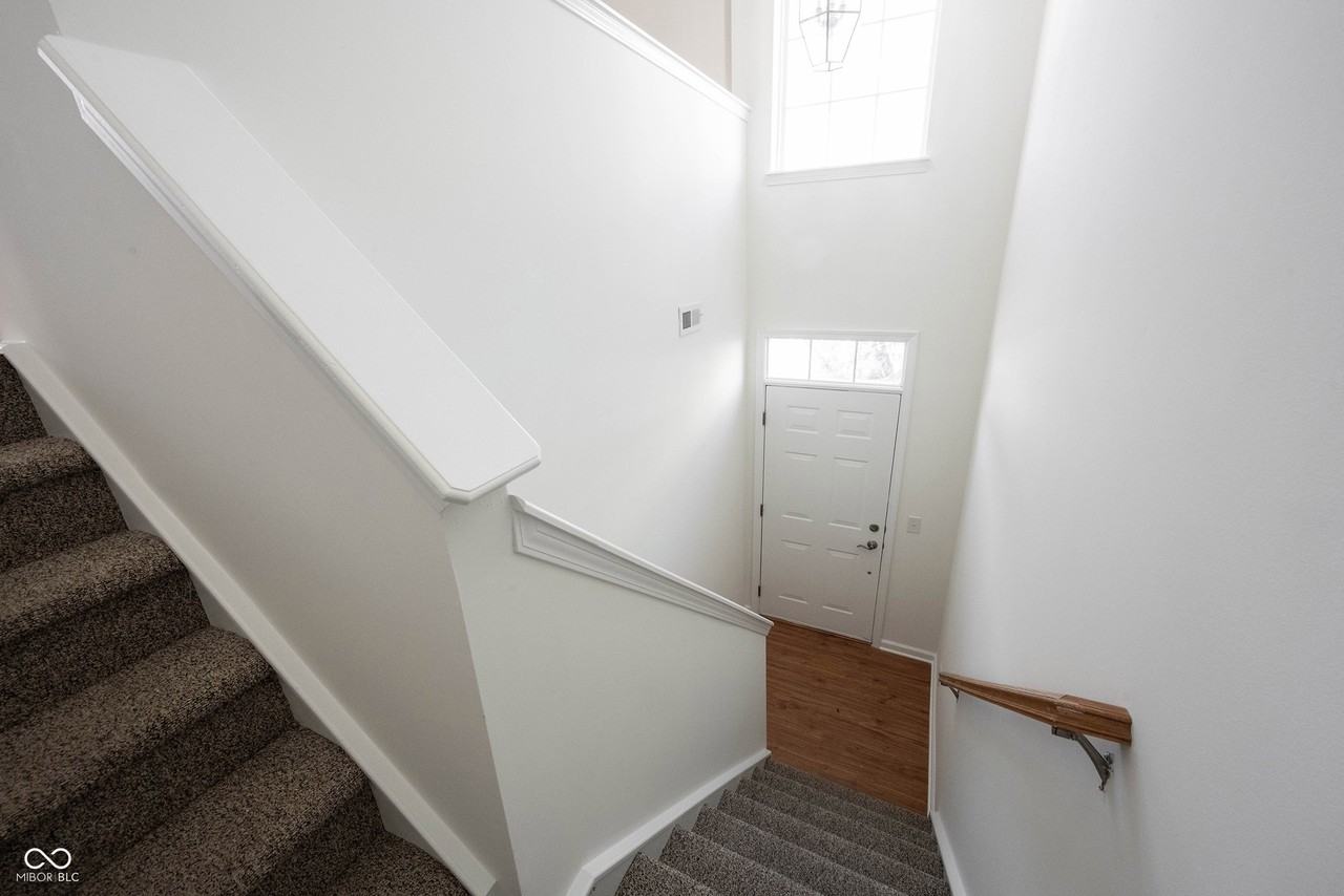 9009 Mercer Drive - Photo 4 of 50