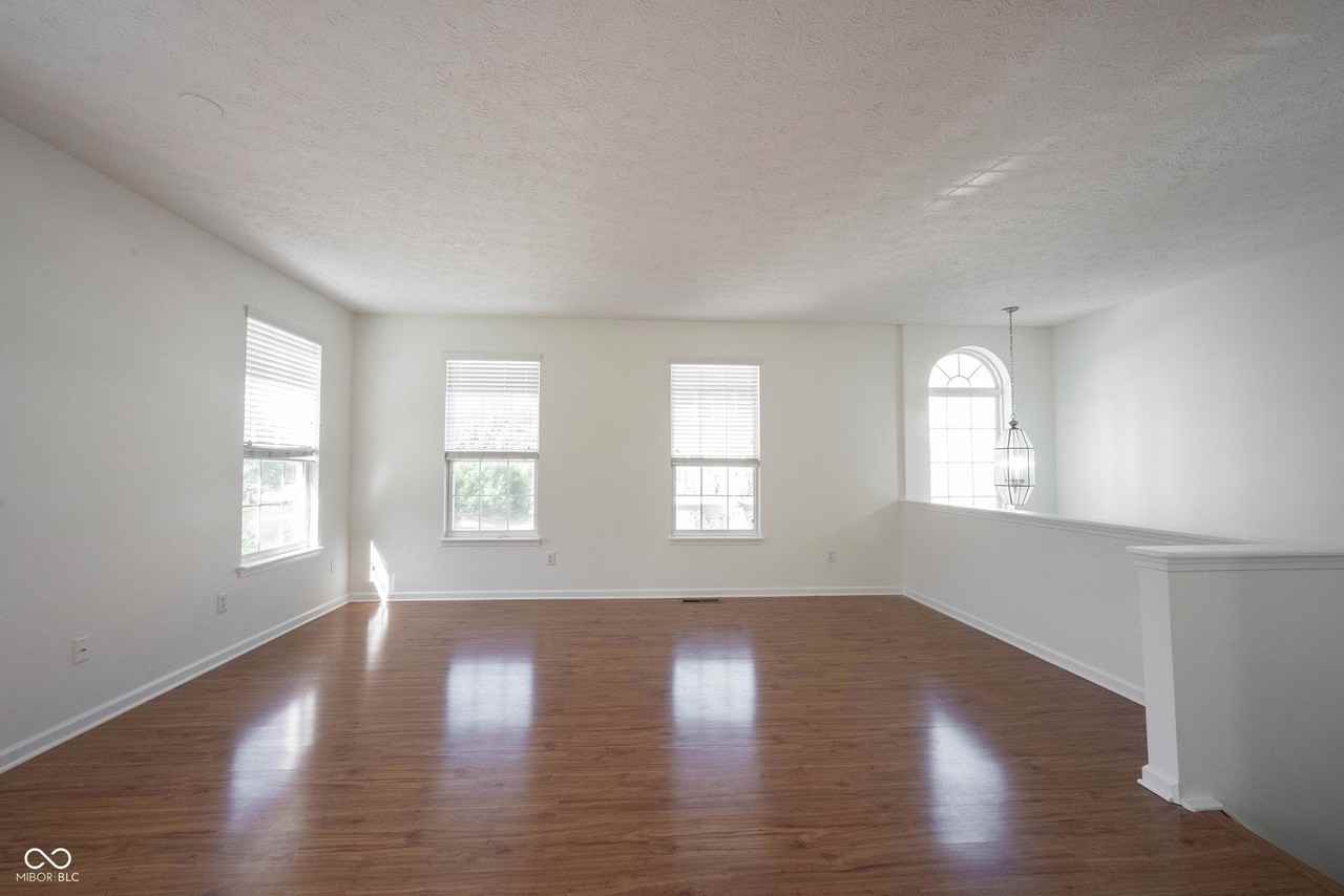 9009 Mercer Drive - Photo 5 of 50