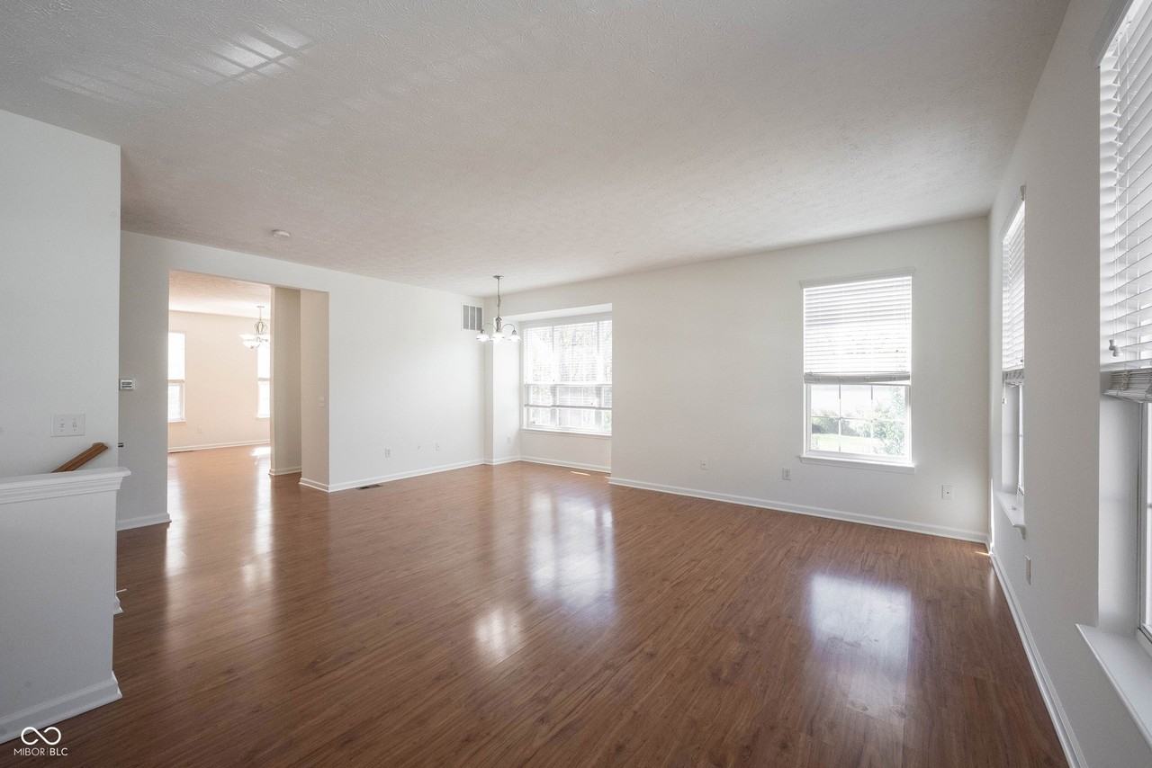 9009 Mercer Drive - Photo 6 of 50