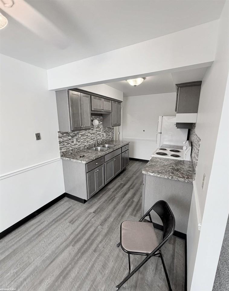 18765 Eastland Street #8 - Photo 3 of 17