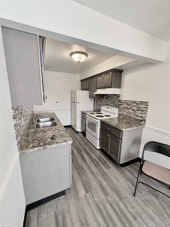 18765 Eastland Street #8 - Photo 4 of 17