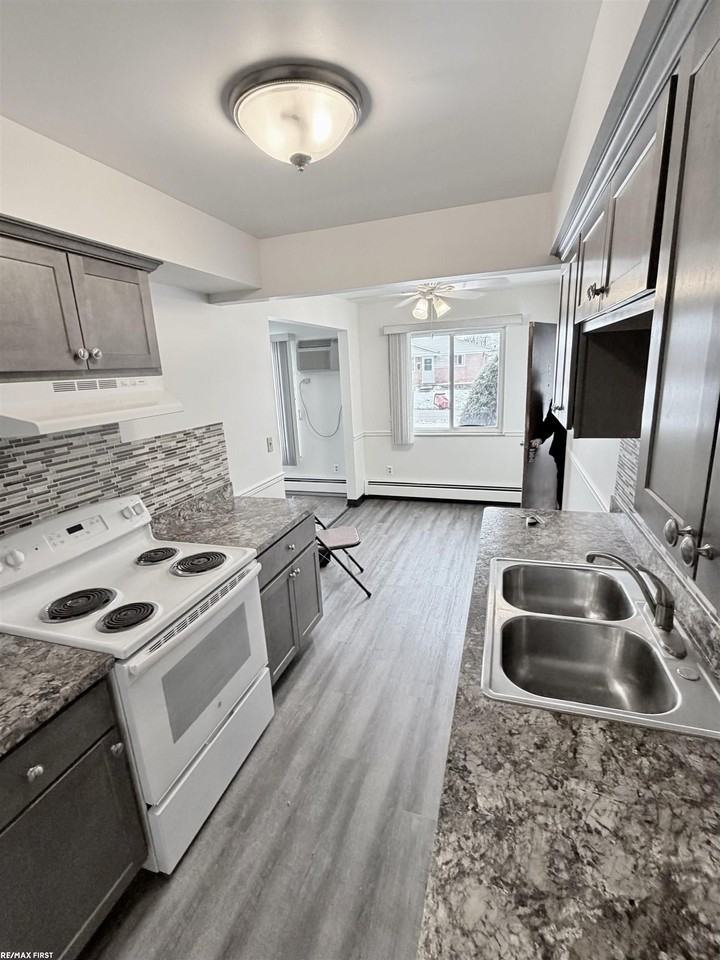 18765 Eastland Street #8 - Photo 5 of 17