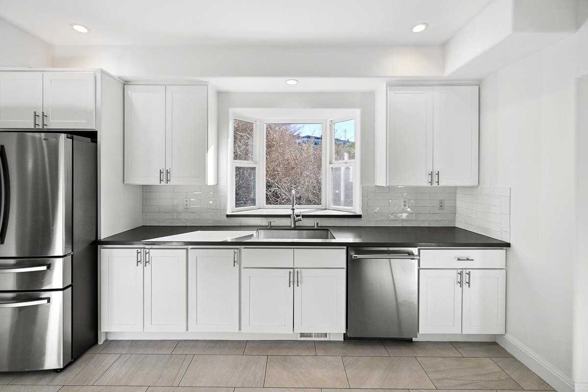 3817 Naughton Avenue - Photo 4 of 17