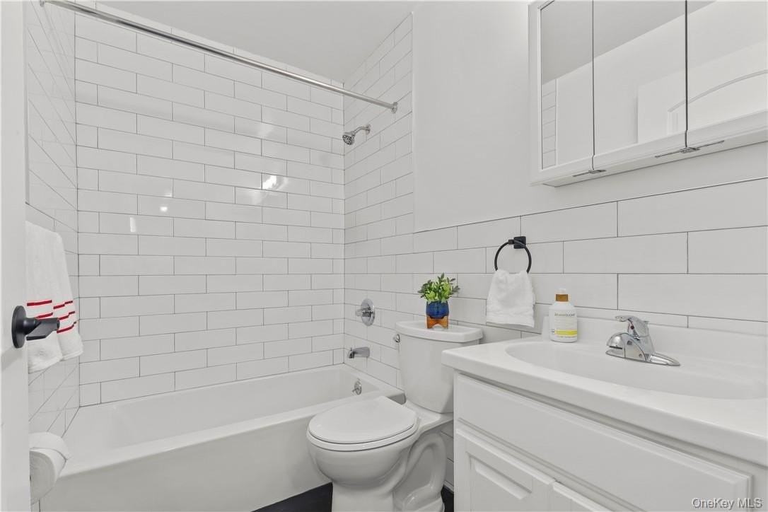 305 Vista on the Lake - Photo 4 of 28