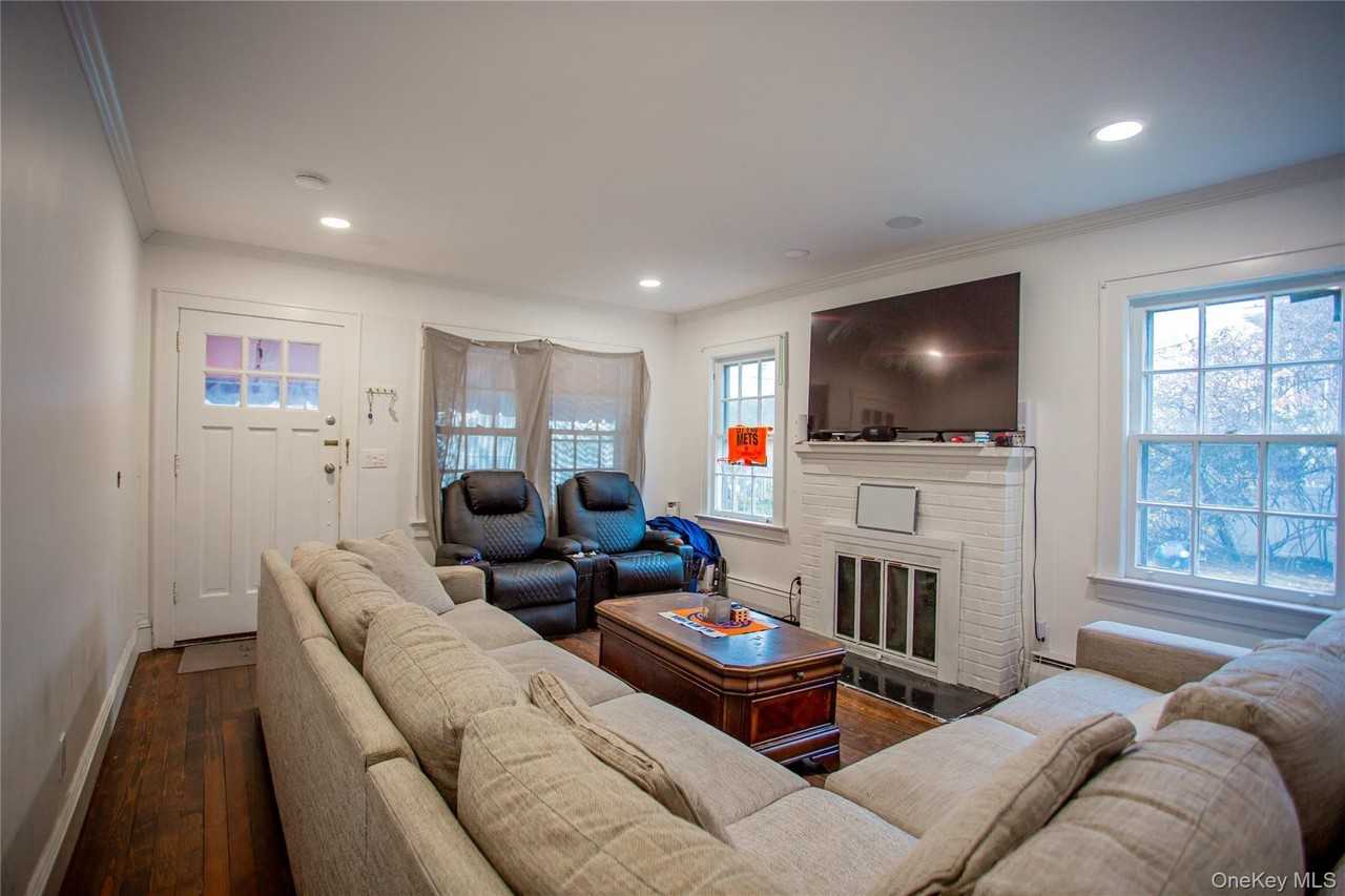 76 Clayton Clayton Avenue - Photo 6 of 32