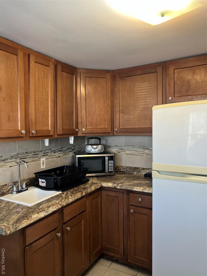 740 Franklin Street - Photo 2 of 16