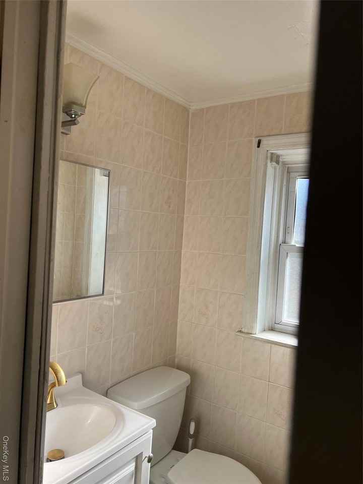 740 Franklin Street - Photo 4 of 16