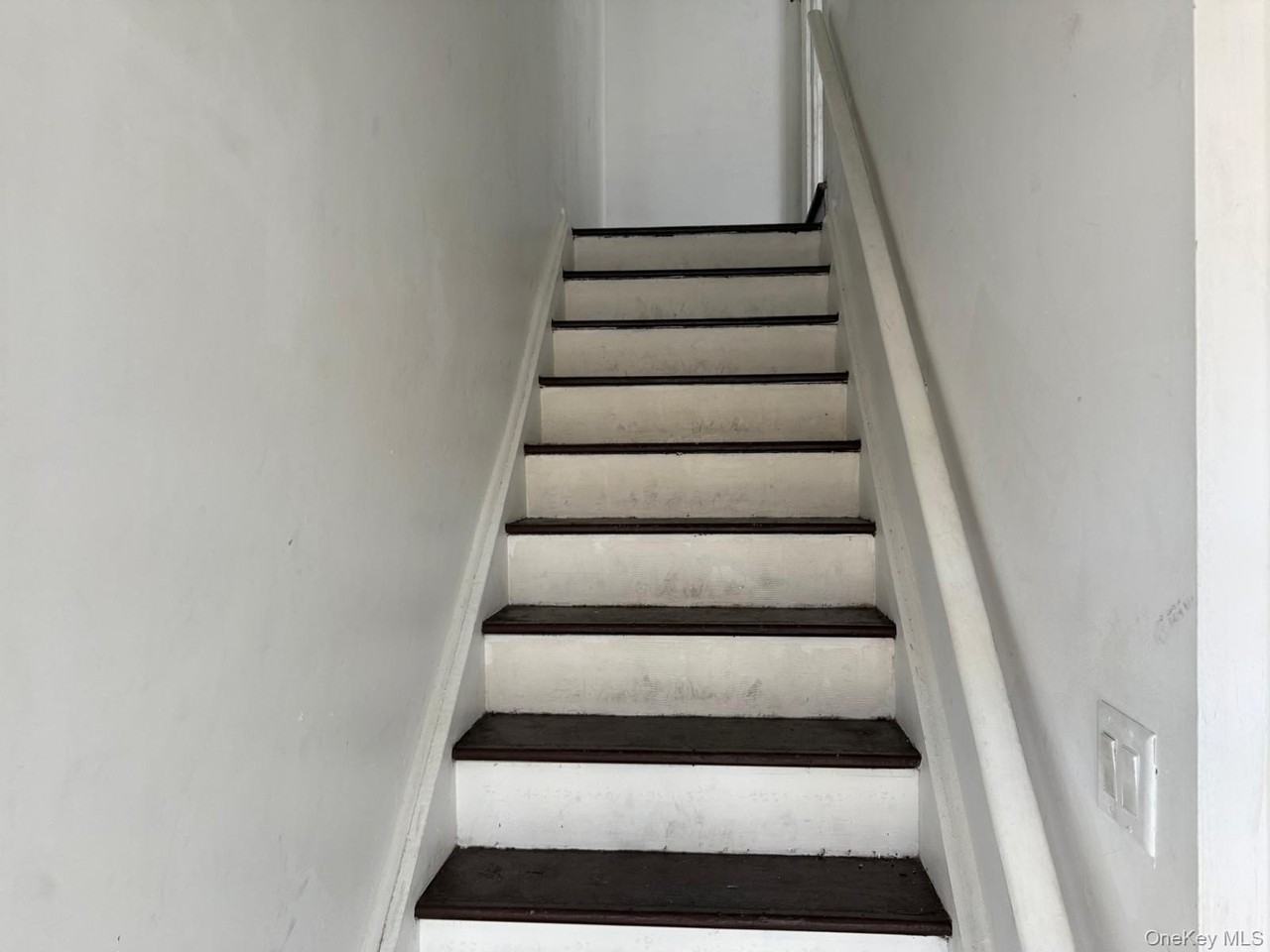 827 Hartman Lane - Photo 3 of 14