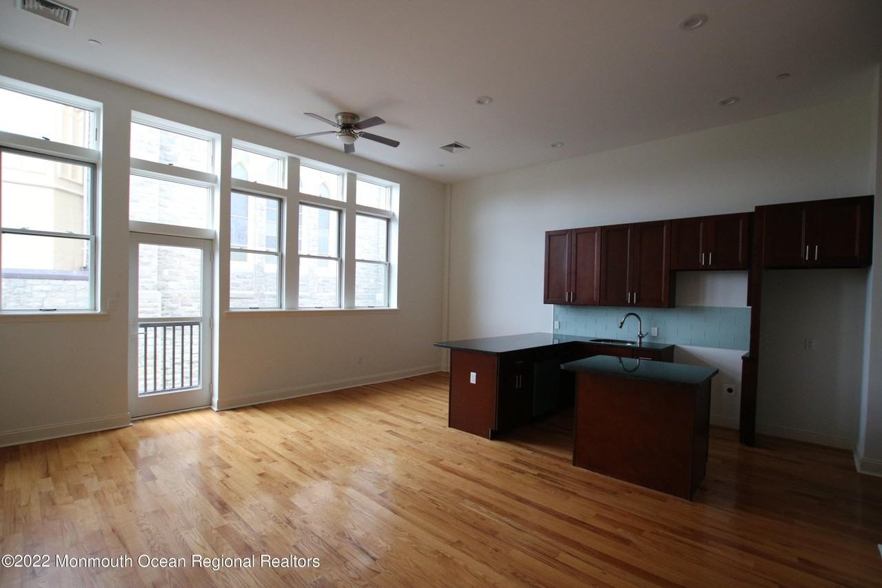 1003 Bond Street #16 - Photo 2 of 6