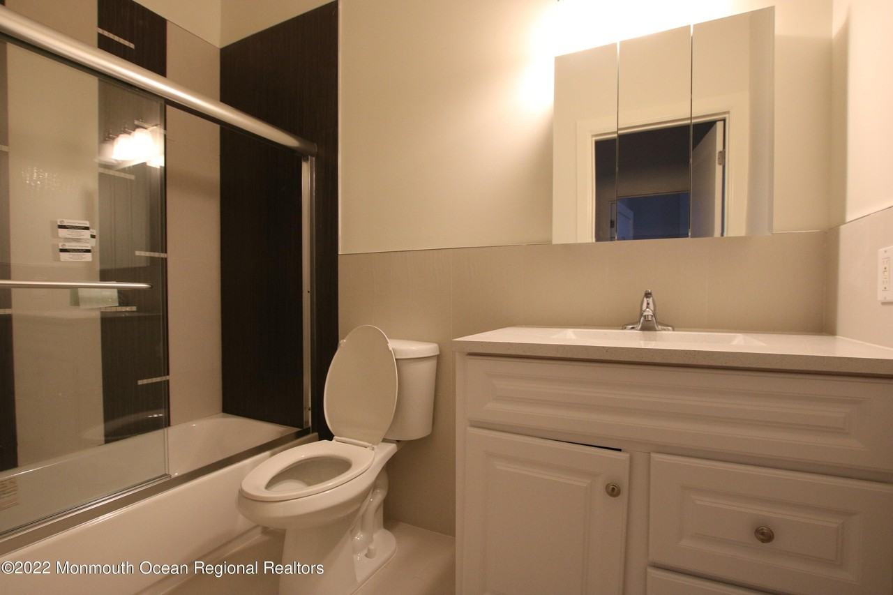 1003 Bond Street #16 - Photo 4 of 6