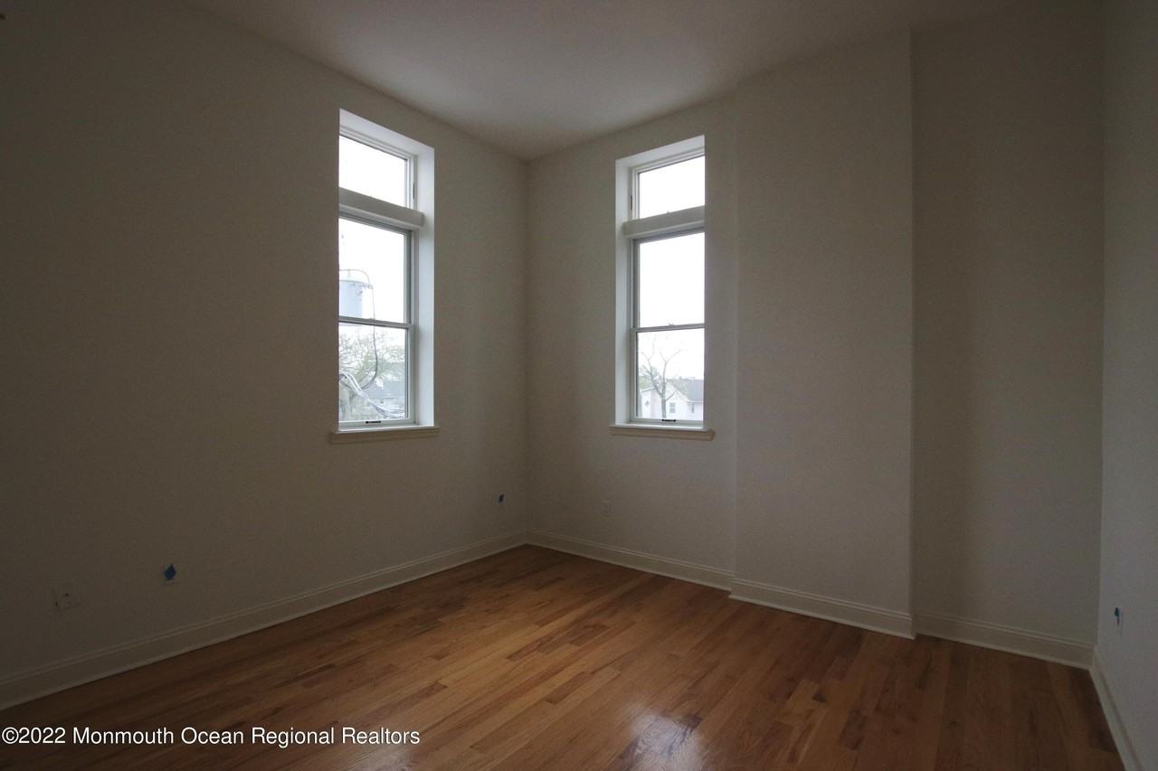 1003 Bond Street #16 - Photo 5 of 6