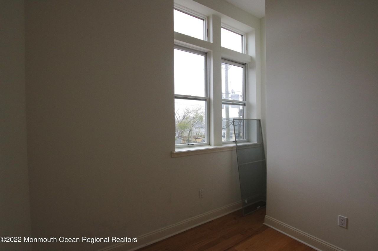 1003 Bond Street #16 - Photo 6 of 6