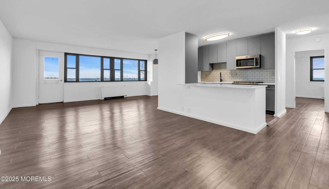 10 Ocean Boulevard #4D - Photo 2 of 35