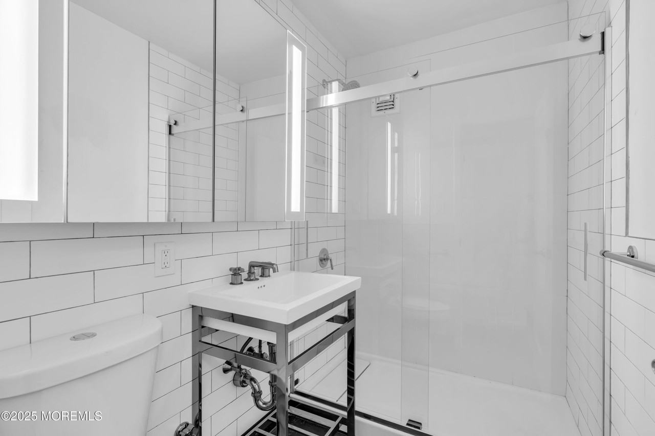 10 Ocean Boulevard #4D - Photo 3 of 35