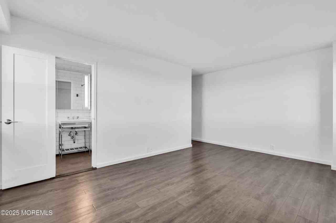 10 Ocean Boulevard #4D - Photo 4 of 35