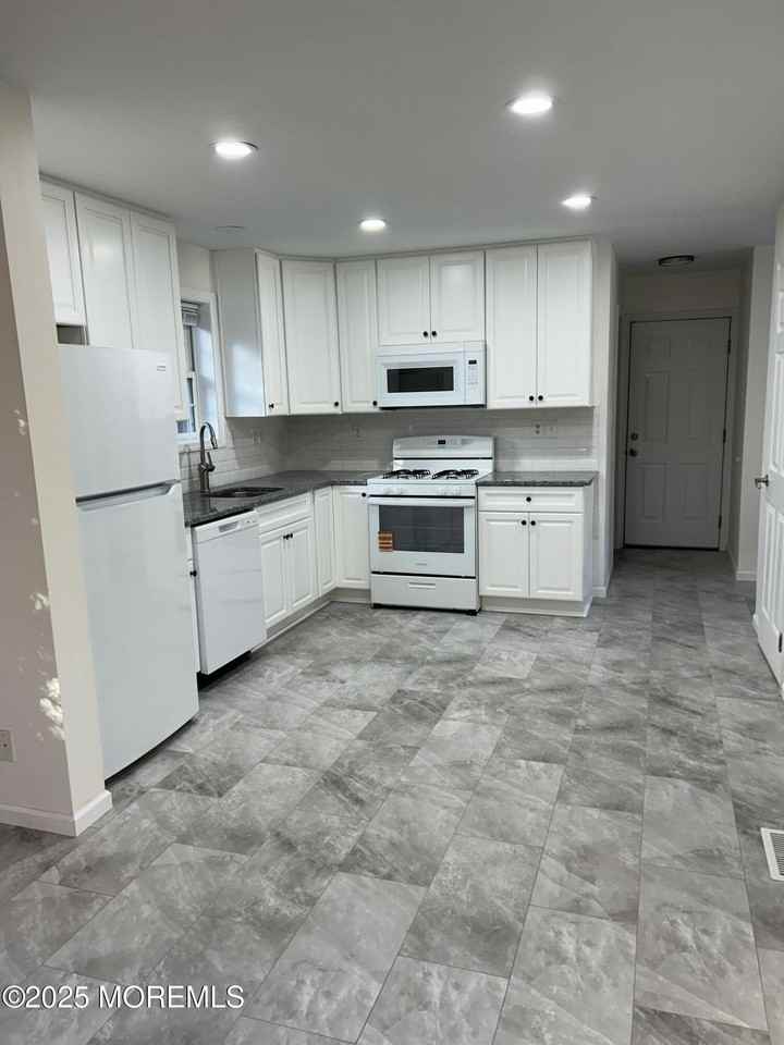 522 Roosevelt Avenue - Photo 3 of 11