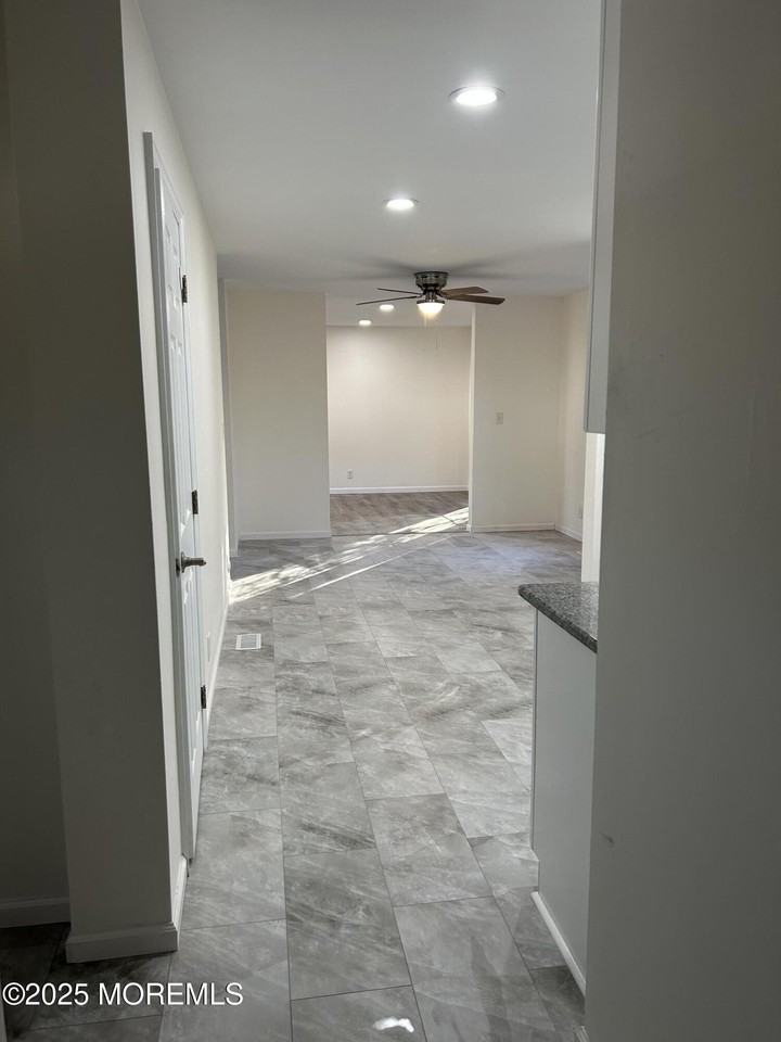 522 Roosevelt Avenue - Photo 5 of 11