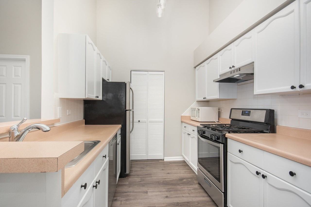 734 North Gary Avenue #210 - Photo 7 of 18