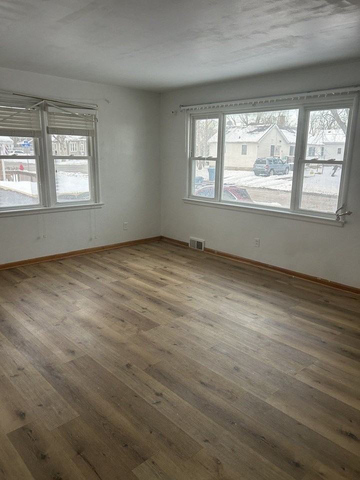 716 Henry Street - Photo 3 of 5