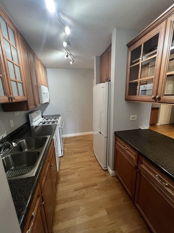 910 West Alleghany Drive #2A - Photo 3 of 11