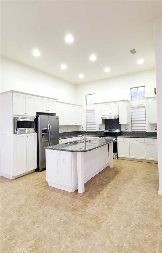 61 Mission Bell - Photo 4 of 38