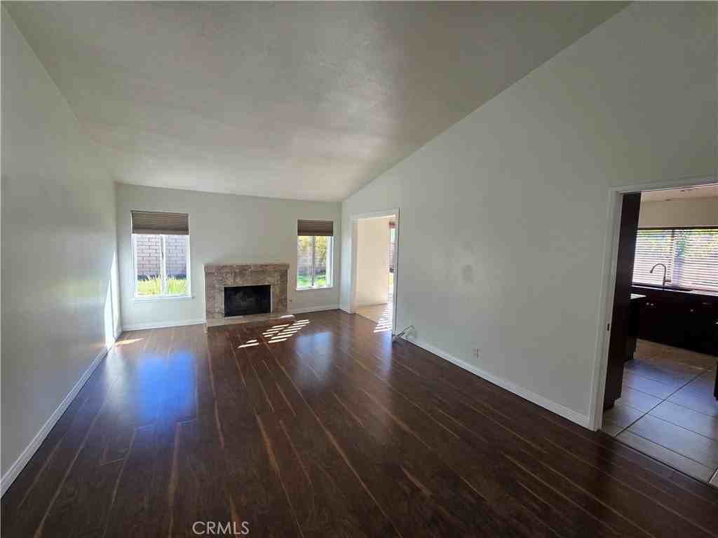 22622 Rockford Dr - Photo 3 of 21