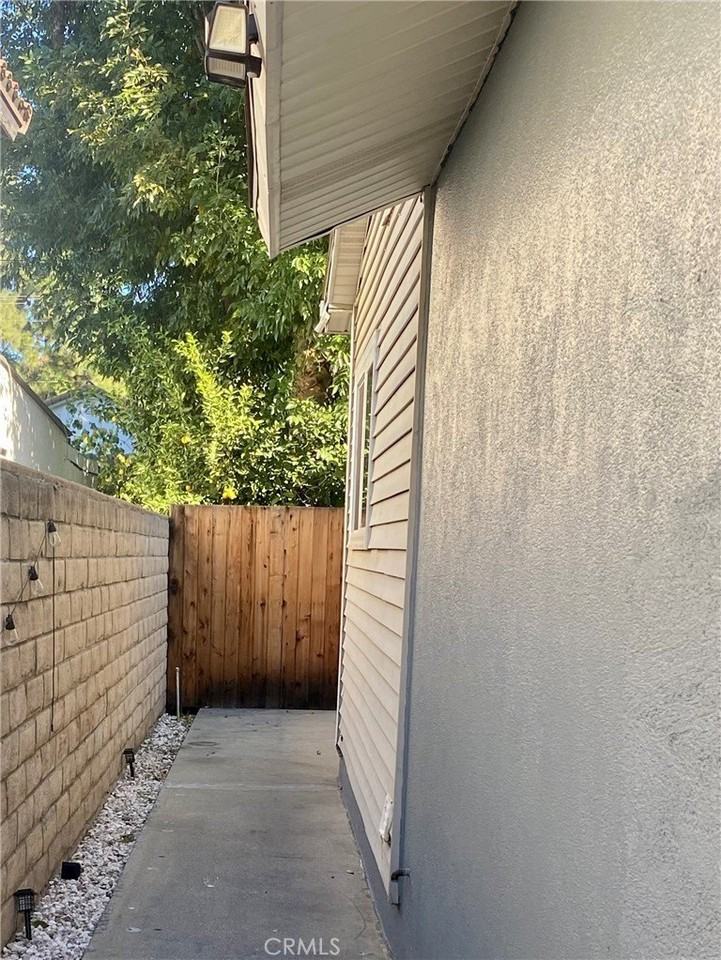 7252 Rubio Ave - Photo 4 of 18