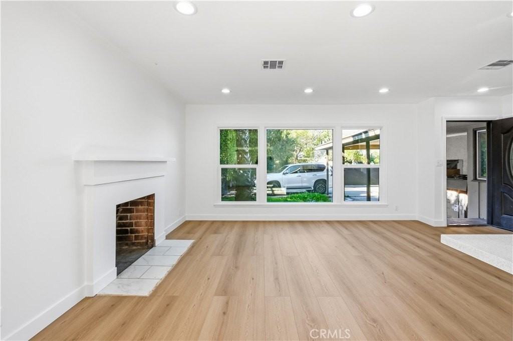 7112 Teesdale Ave - Photo 4 of 26