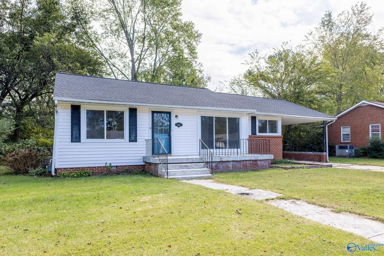 816 Giles Drive Northeast - Photo 5 of 29