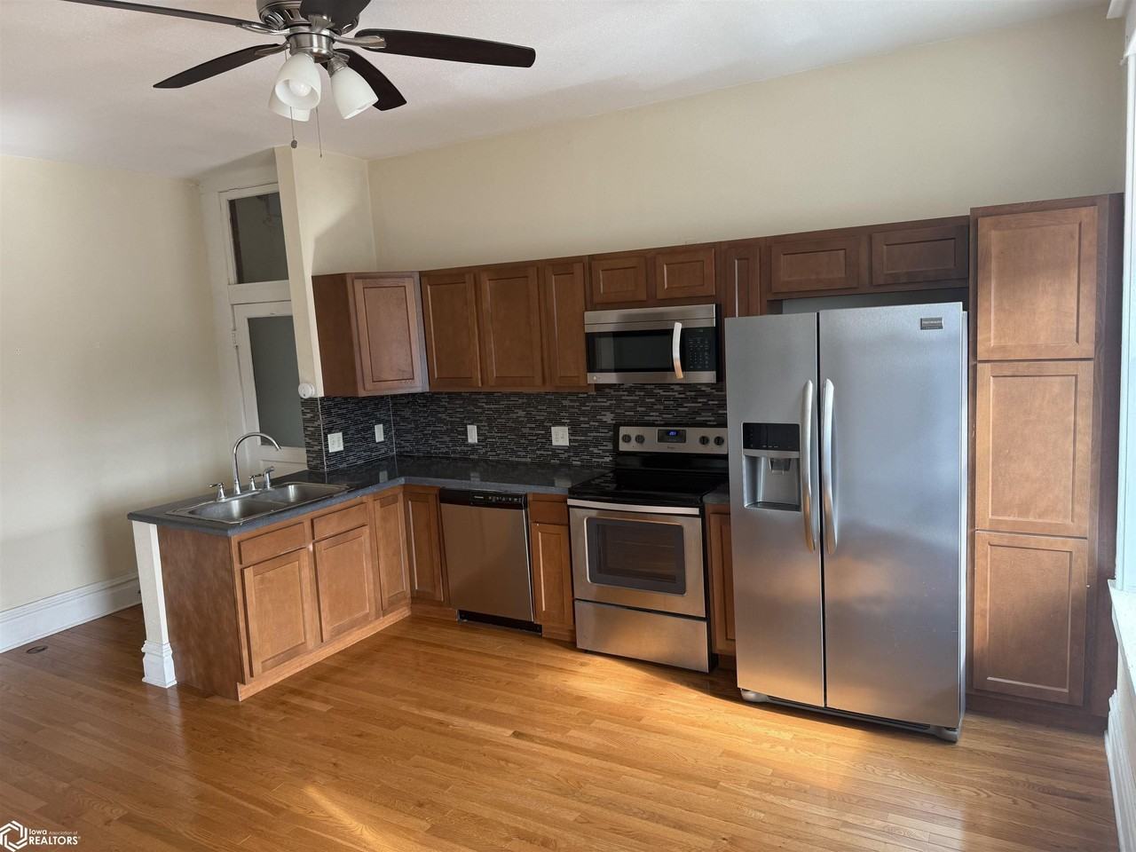 901 Main Street - Photo 2 of 11