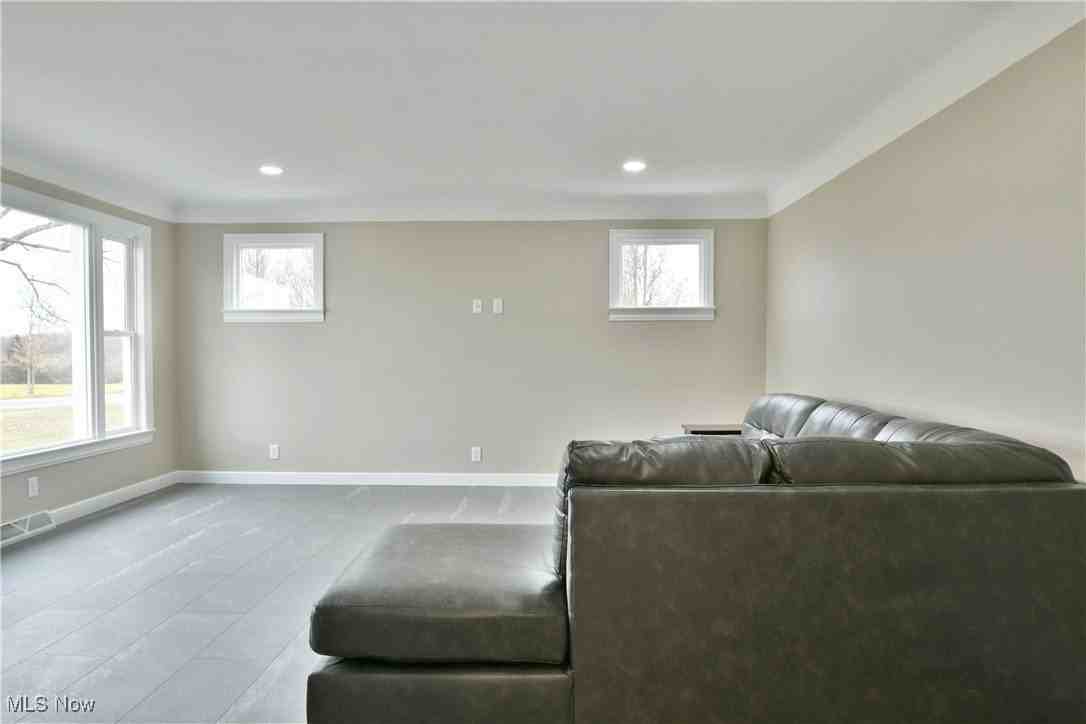 9190 Warren Painsville Road - Photo 6 of 35