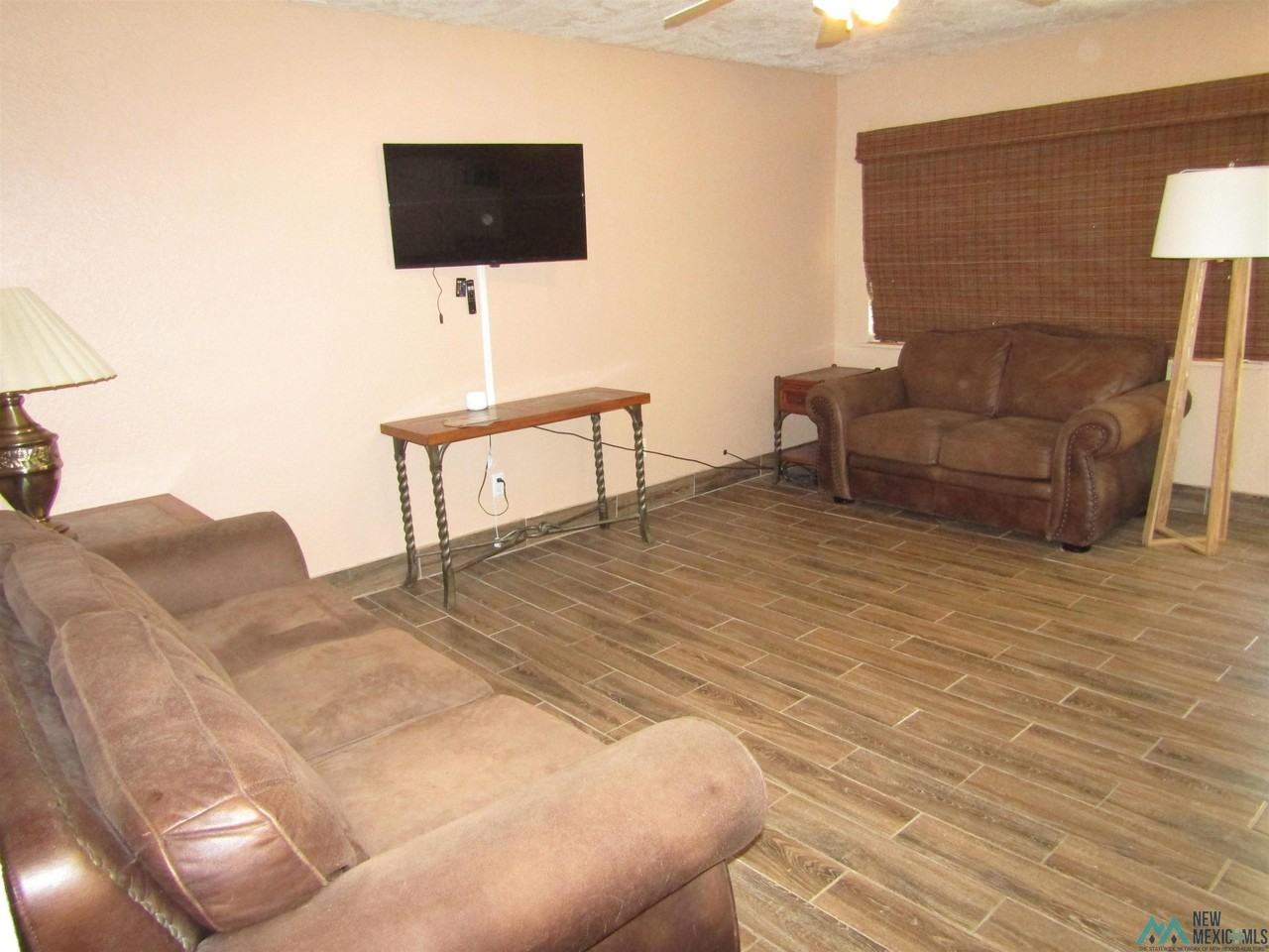 904 10th Street Ct - Photo 4 of 15